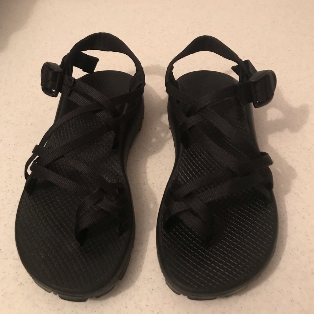 All black Chacos women’s size 8